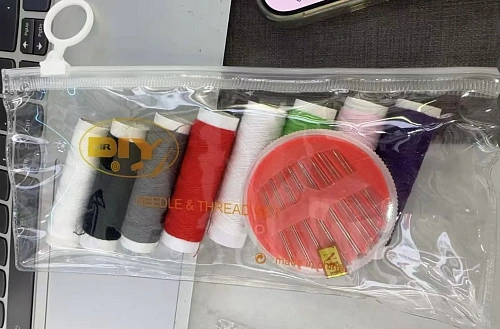 Швейный набор в ZIP упаковке с подвесом "Favorite Hous" (нитки и иголки)